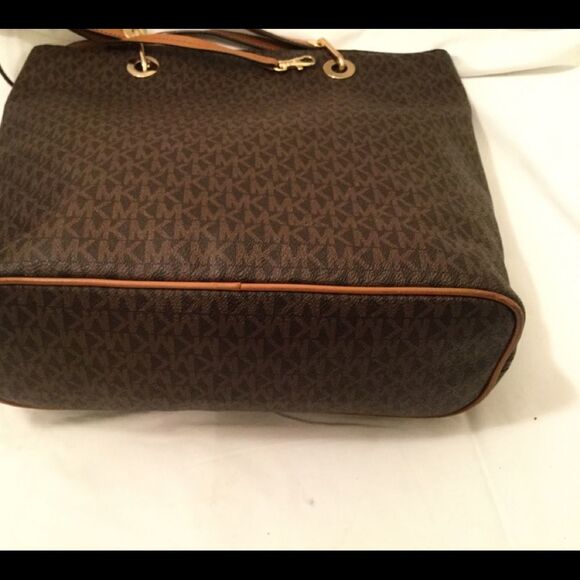 MICHAEL KORS LARGE ZIPPER TOTE MK LOGO SIGNATURE RAVEN - Picture 10 of 16